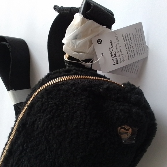 NEW Lululemon Athletica Everywhere Belt Bag Fleece Sherpa Black 1L - Picture 4 of 13